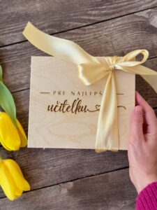 Drevená darčeková kazeta pre najlepšiu pani učiteľku ku dňu učiteľov alebo na koniec školského roka