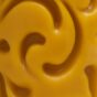 Sviečka z včelieho vosku s ornamentmi